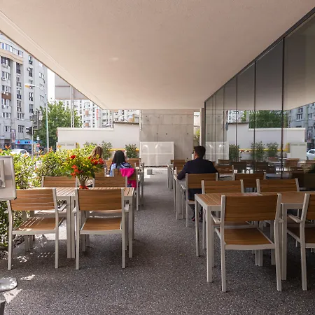 Ibis Styles Center Hotell 3*