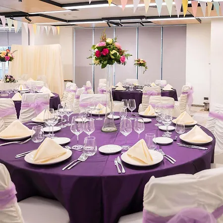 Ibis Styles Center Hotell 3*