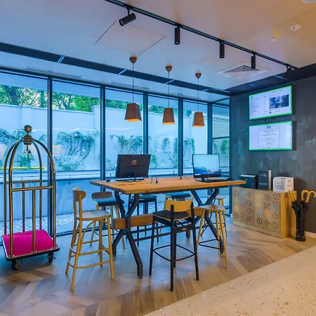Ibis Styles Center