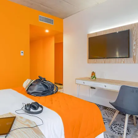 Ibis Styles Center Hotell 3*