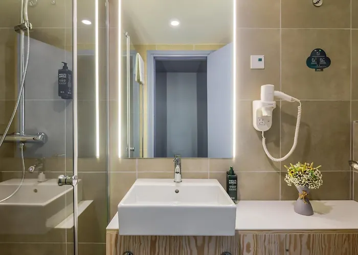 Ibis Styles Center Готель
